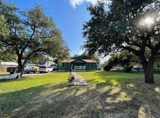 113 W Welder St, Sinton, TX 78387