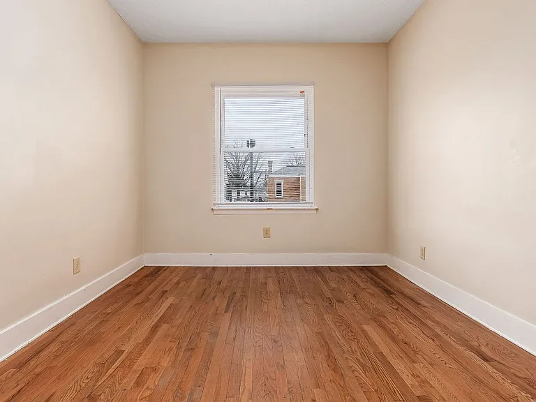 1371 Summit St #C — Photo 7