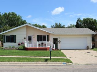 1010 8th Ave NE, Jamestown, ND 58401