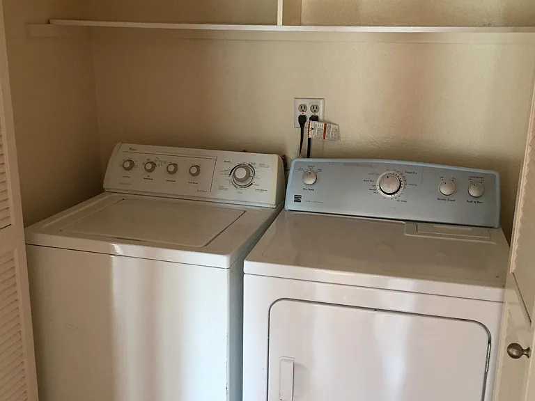 1655 Greenfield Ave #11 — Photo 10