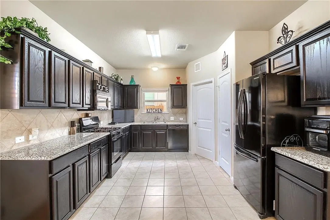 3 bed, 2.5 bath, 1856 sqft, $1,850 — Photo 2