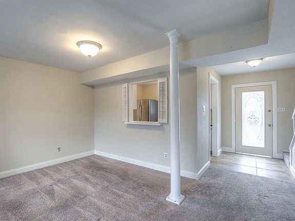 3rd image of 18204 Heritage Ln