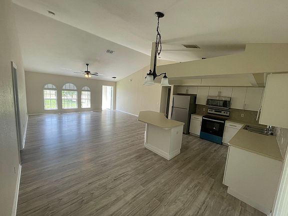 5th image of 3131 SW 19th Ave
