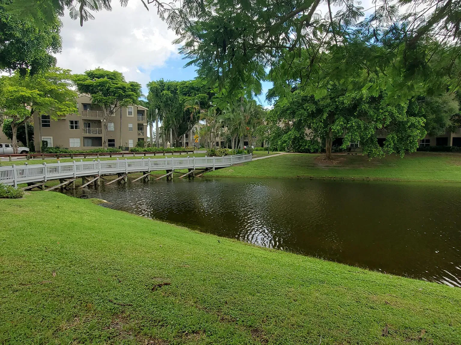 1 bed, 1.0 bath, 558 sqft, $1,849 — Photo 2