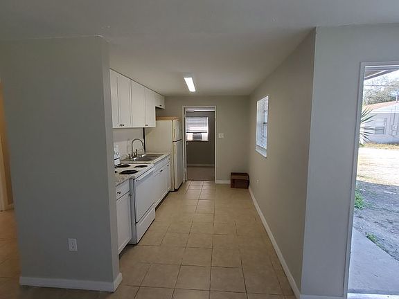 4th image of 807 1/2 W Warren St