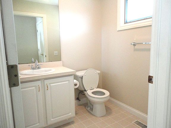 Laundry 1/2 Bath