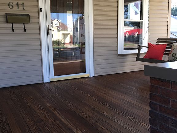 Front porch w/swing
