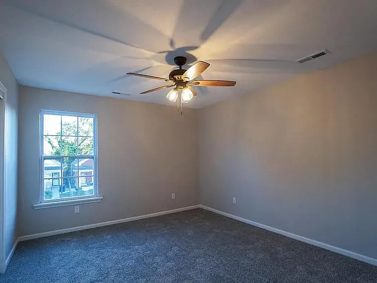 402 Dr W J Hodge St #J — Photo 15