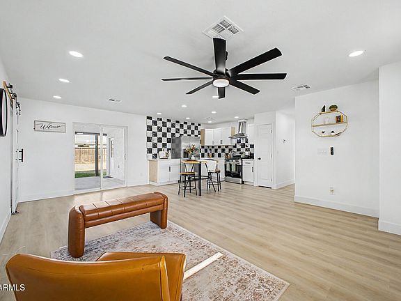 5th image of 4137 N 75TH Avenue