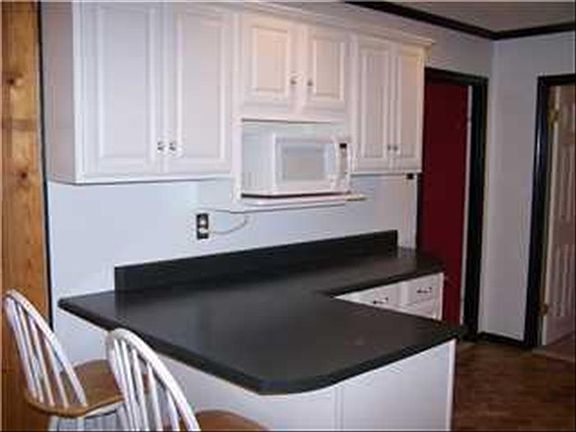 Kitchen-Breakfast bar