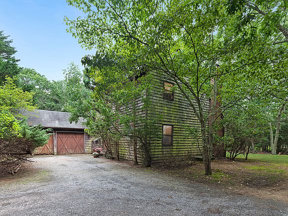 4th image of 31 Shorewood Dr