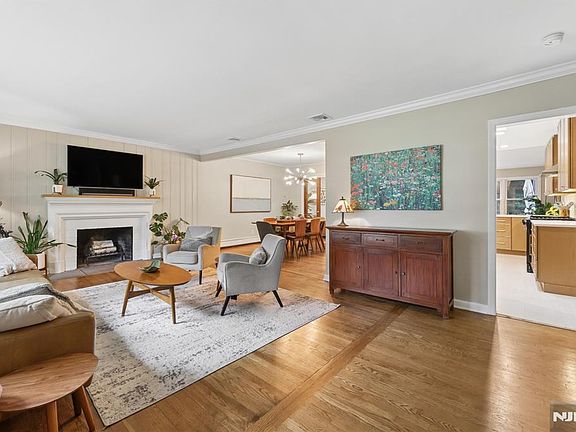 4th image of 231 Canterbury Dr