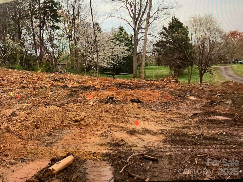 2nd image of 2598 Moss Rd #17