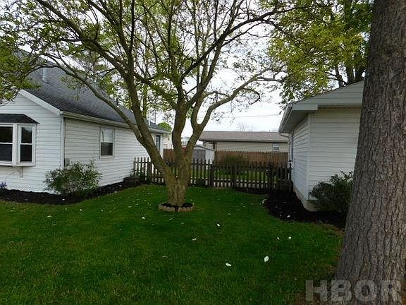 2nd image of 110 E Nicholas St