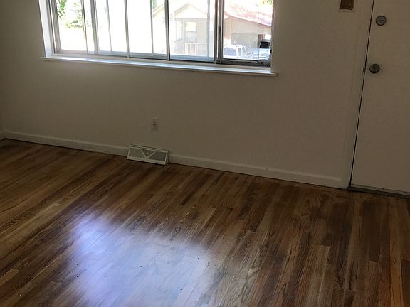 5th image of 128 Gladys Ave