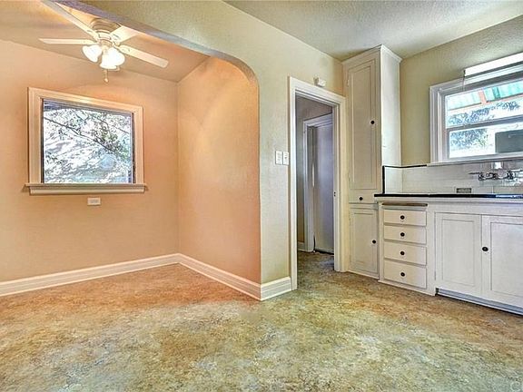 3rd image of 2556 Hill St