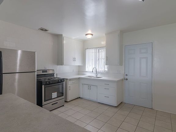 2nd image of 3868 Potomac Ave #6A
