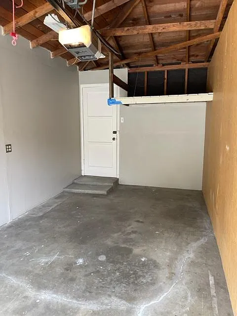 5465 Inglewood Blvd — Photo 3
