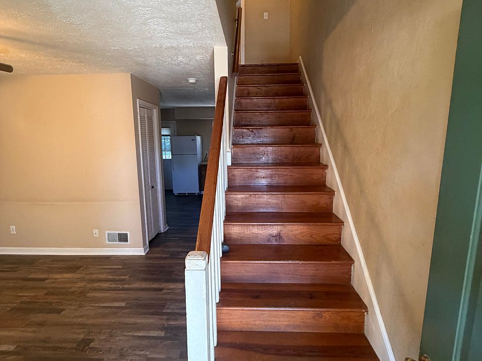 1st image of 863 Ivanhoe Rd #A