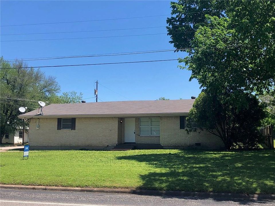 1st image of 301 S College Dr