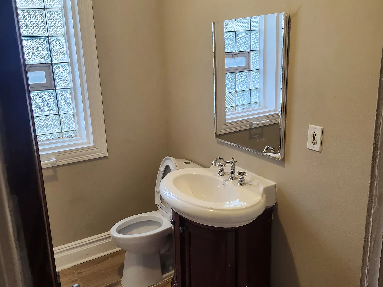 2 bed, 1000 sqft, $1,150 — Photo 2