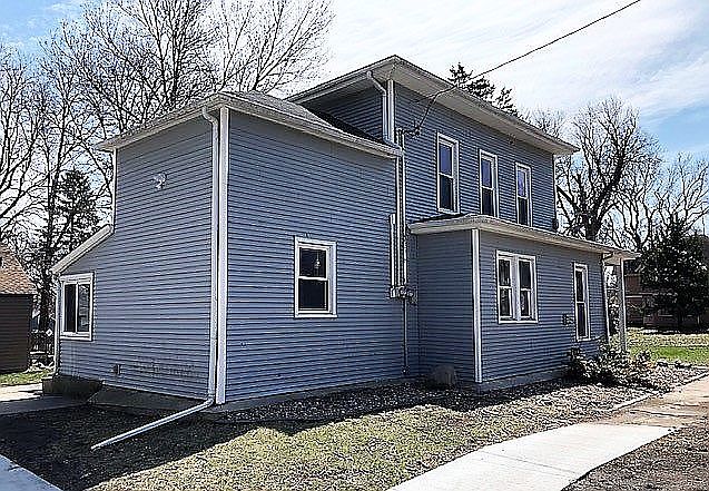 1st image of 414 Lake St