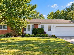 61034 Fairland Dr, South Lyon, MI 48178