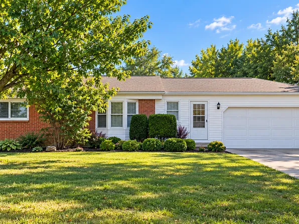 61034 Fairland Dr, South Lyon, MI 48178