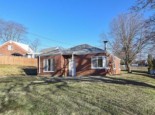 2480 Hillcrest Rd, Dubuque, IA 52001