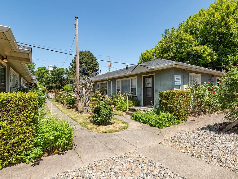 2631 NW Upshur St — Photo 3