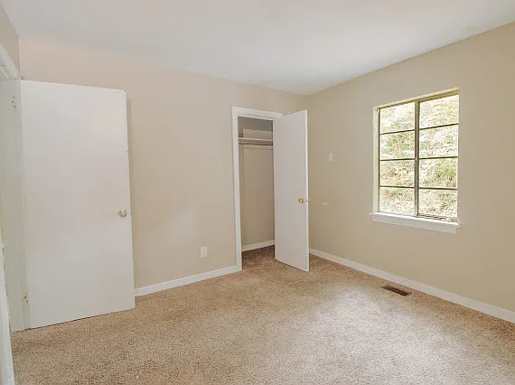836 Vanderbilt St — Photo 6