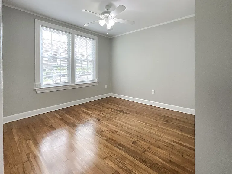 735 E 52nd St — Photo 16