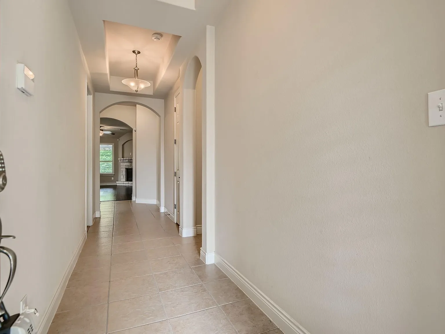 3 bed, 2.0 bath, 1925 sqft, $2,800 — Photo 2