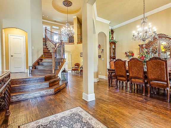 3rd image of 4086 Forest Park Ln