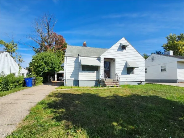 16907 Ridgeton Dr, Cleveland, OH 44128