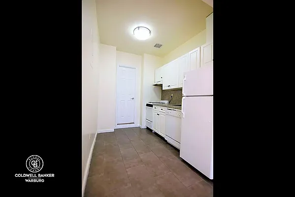 Rented by Coldwell Banker Warburg | media 5