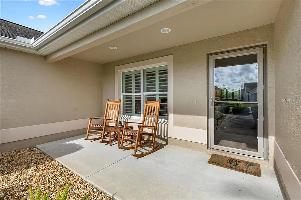 3 bed, 2.0 bath, 1559 sqft, $4,000 — Photo 3