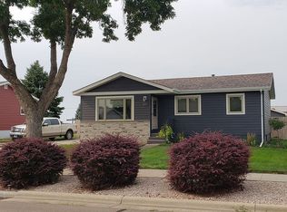 810 W 4th St, Pierre, SD 57501