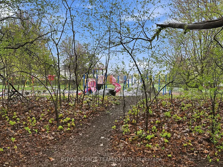 49 Crownhill St — Photo 42
