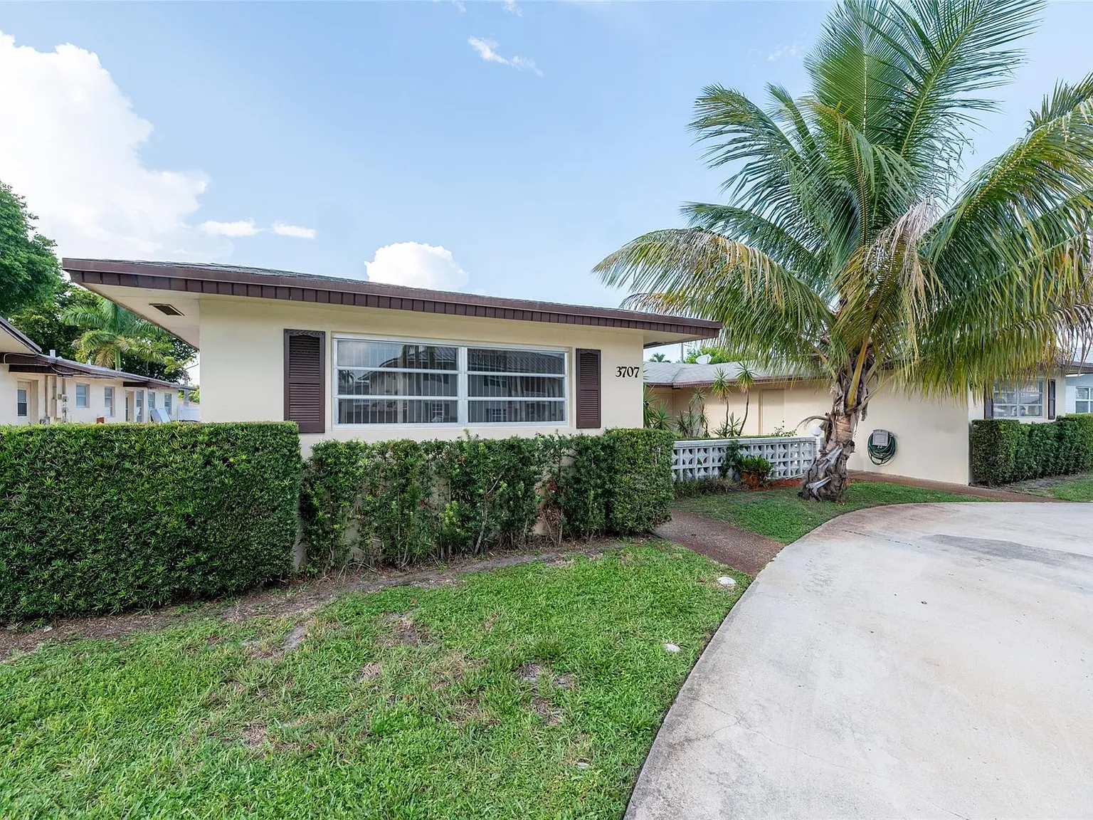 3 bed, 2.0 bath, 2213 sqft, $2,995 — Photo 1
