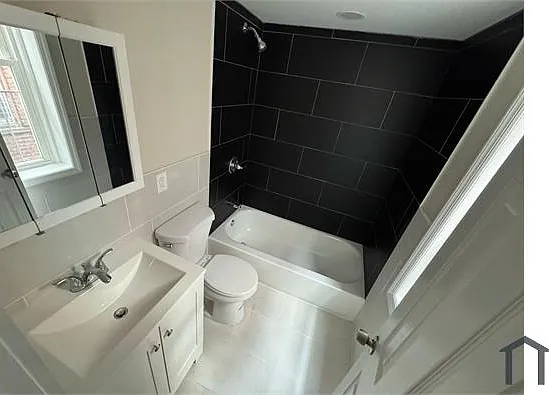 88 Pulaski St #10 — Photo 4