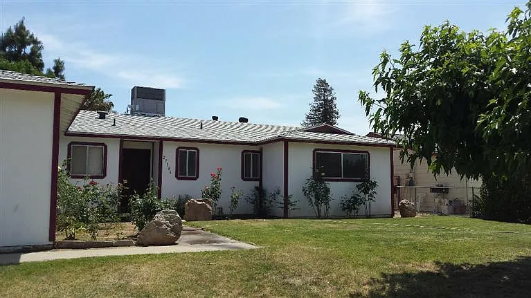 27186 Stanford Ave photo 1