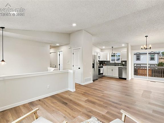 3rd image of 104 Comanche Ct
