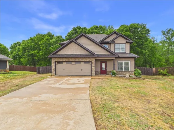16 Golden Eagle Ct, Fort Mitchell, AL 36856