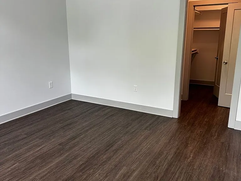 Heritage East Apartments — Photo 25