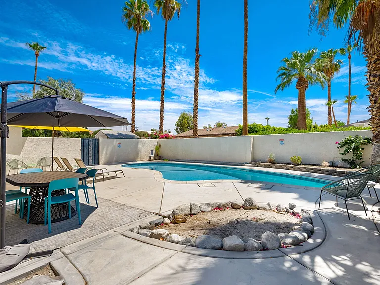 864 S Mountain View Dr — Photo 9