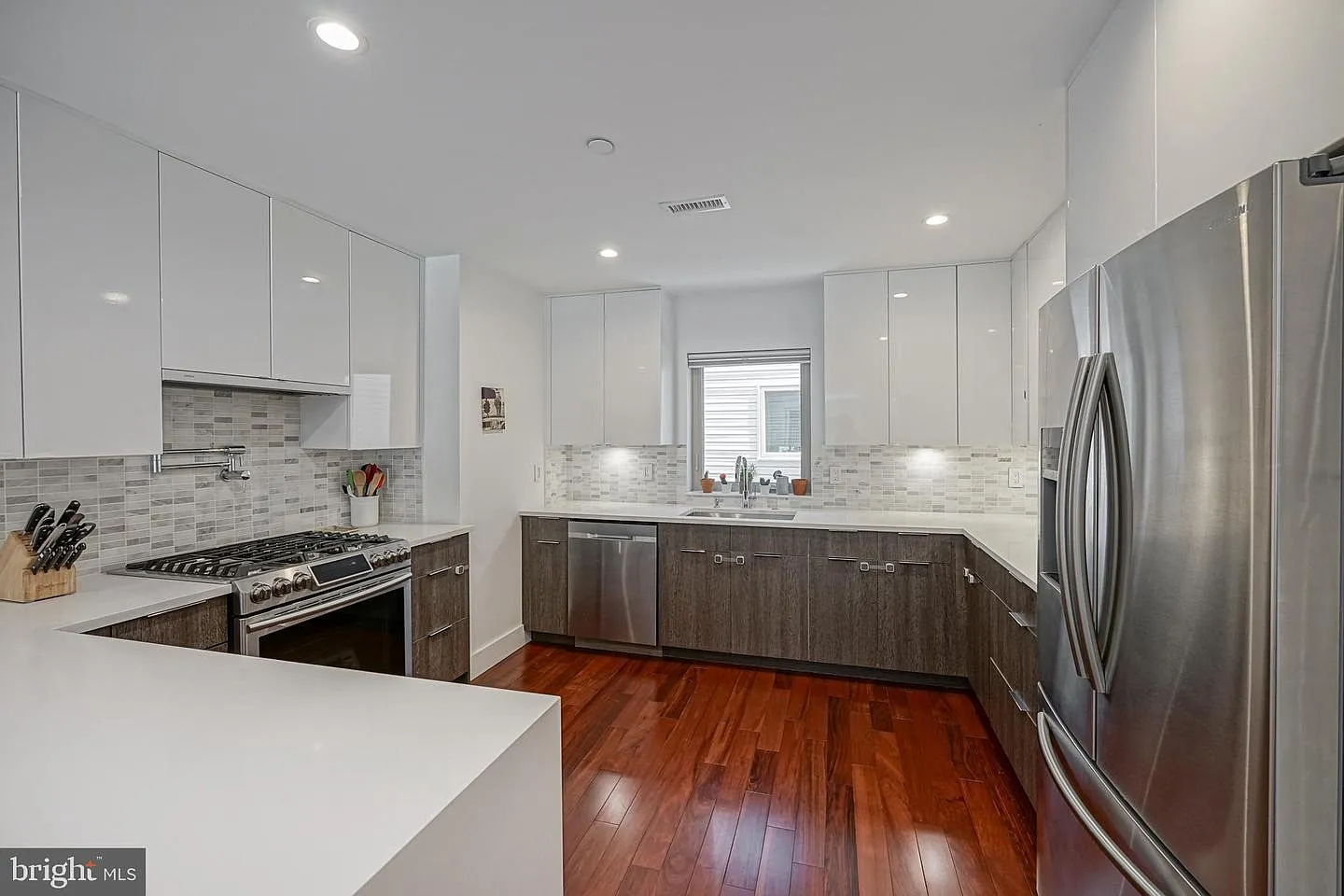 3 bed, 2.5 bath, 2300 sqft, $3,595 — Photo 4