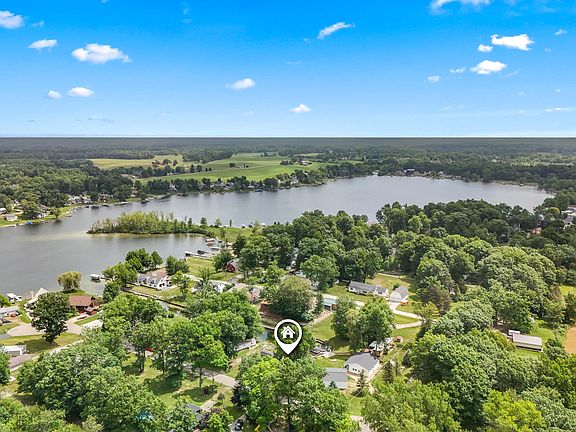 4th image of 6915 Rowley Dr