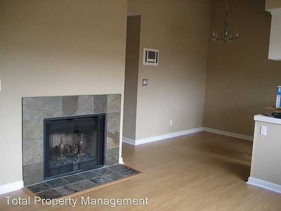 3rd image of 1435 Essex St Unit 5
