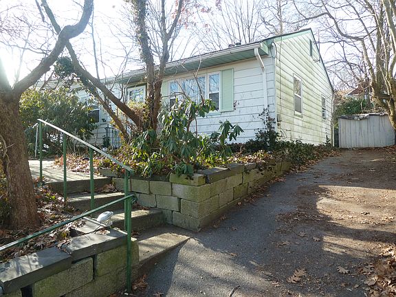 3rd image of 70 Roundhill Dr